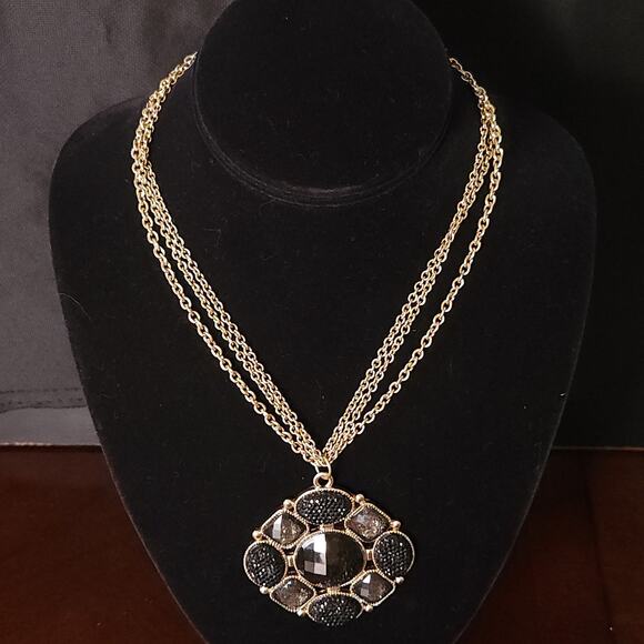 1990s Vintage Black & Gold-Tone Filigree Pendant Necklace - Picture 4 of 10